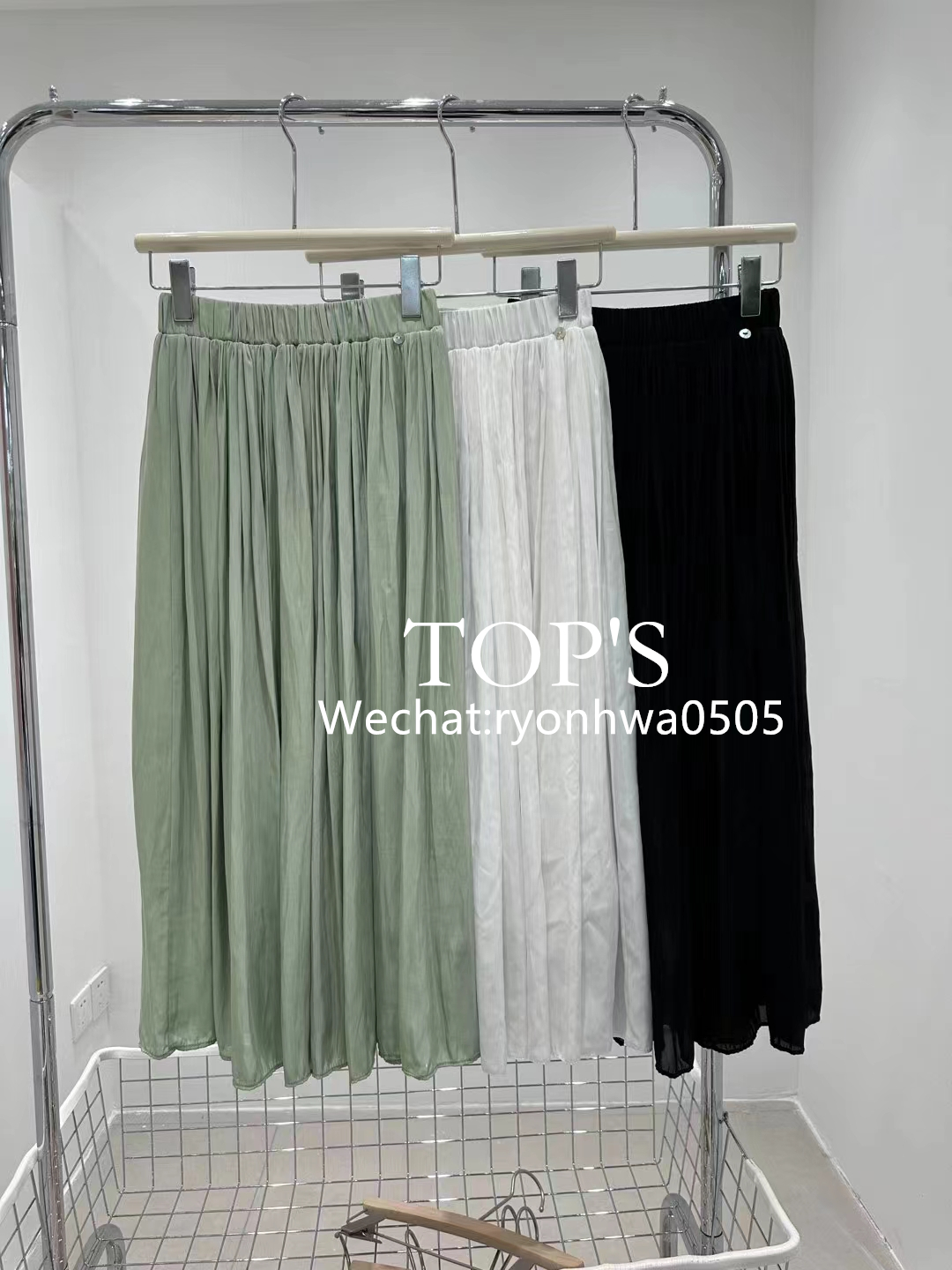 단추 포인트 치마